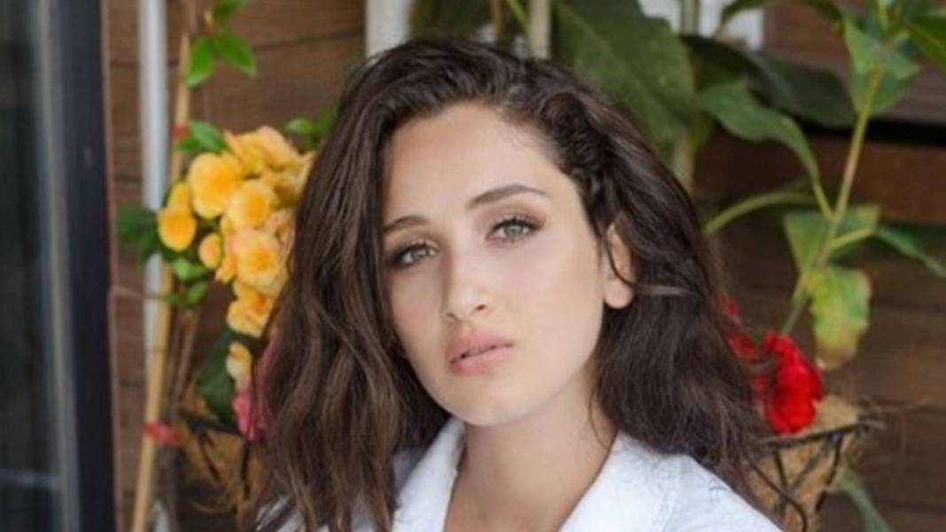 Kırgın Çiçekler'in Songül'ü Gökçe Akyıldız'ın kız kardeşine olan benzerliğine inanamayacaksınız! İkisini ayırt etmek çok zor... 8